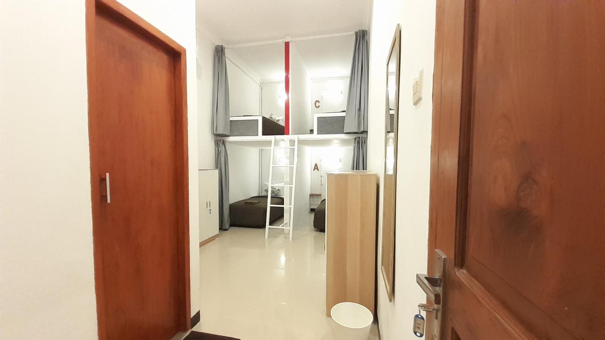 Revive By Snooze Hostel Banyuwangi  Exterior foto