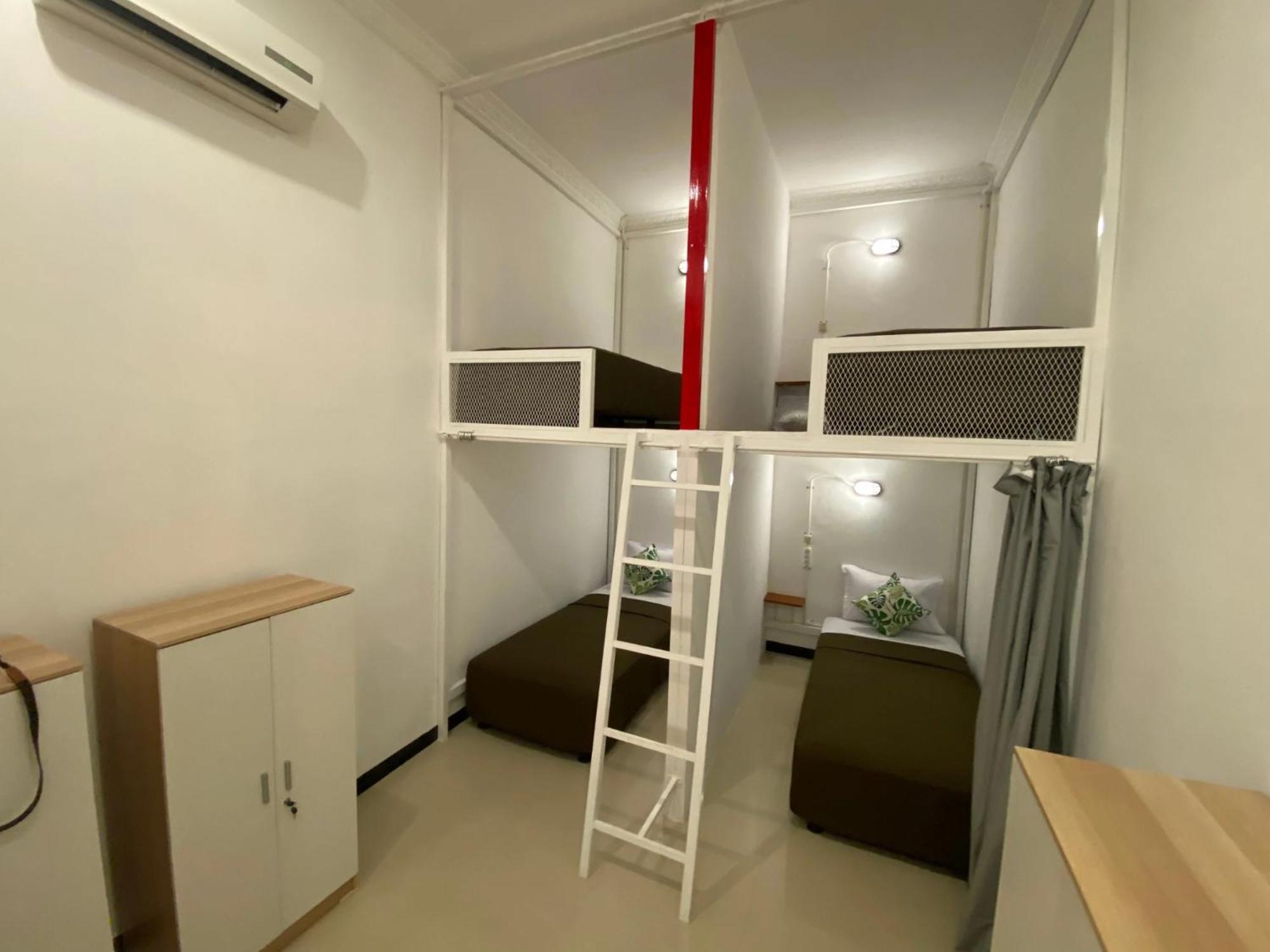 Revive By Snooze Hostel Banyuwangi  Exterior foto