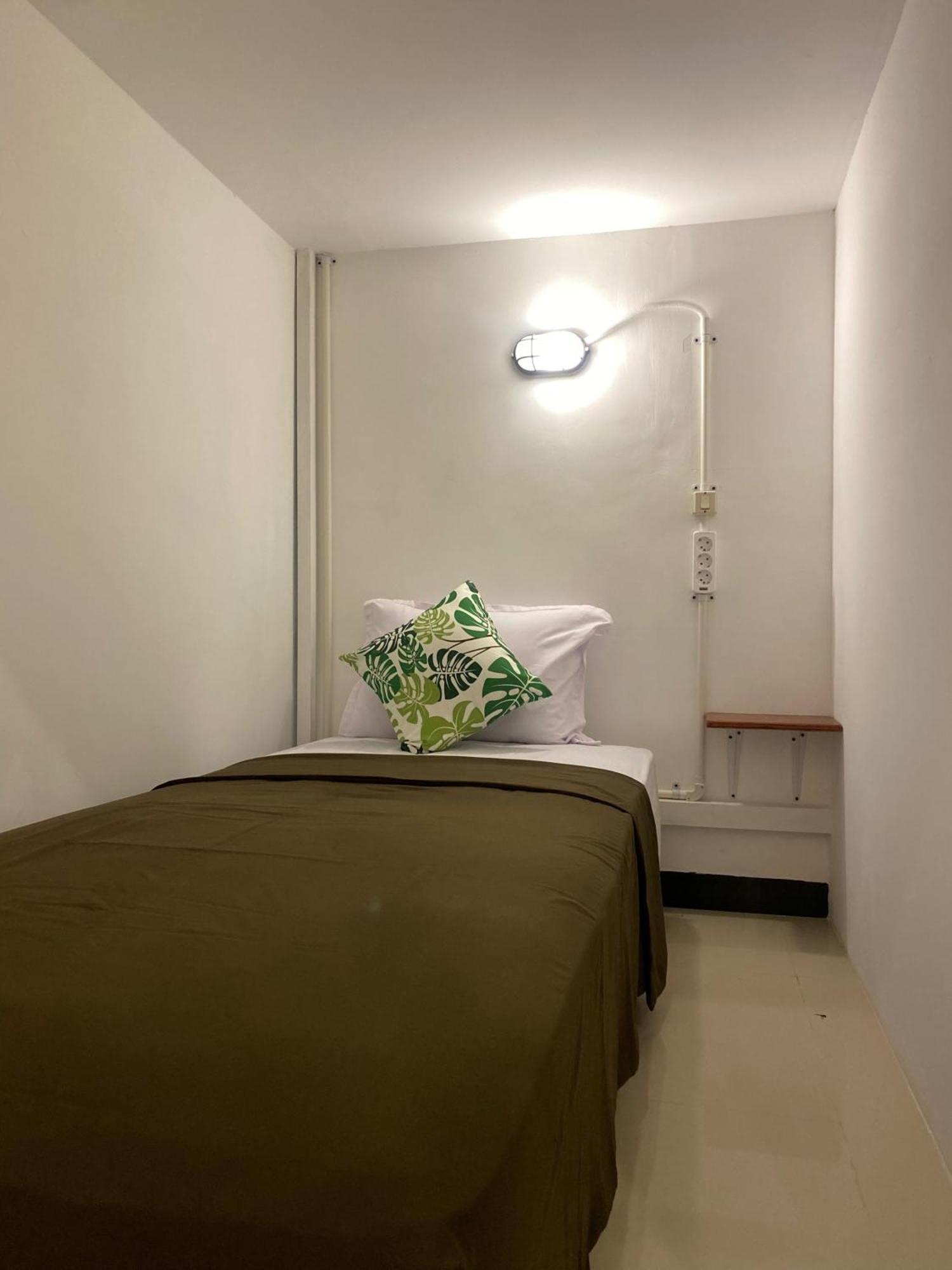 Revive By Snooze Hostel Banyuwangi  Exterior foto